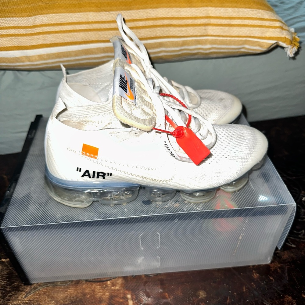 Off white vapor max shoes size 7 women’s